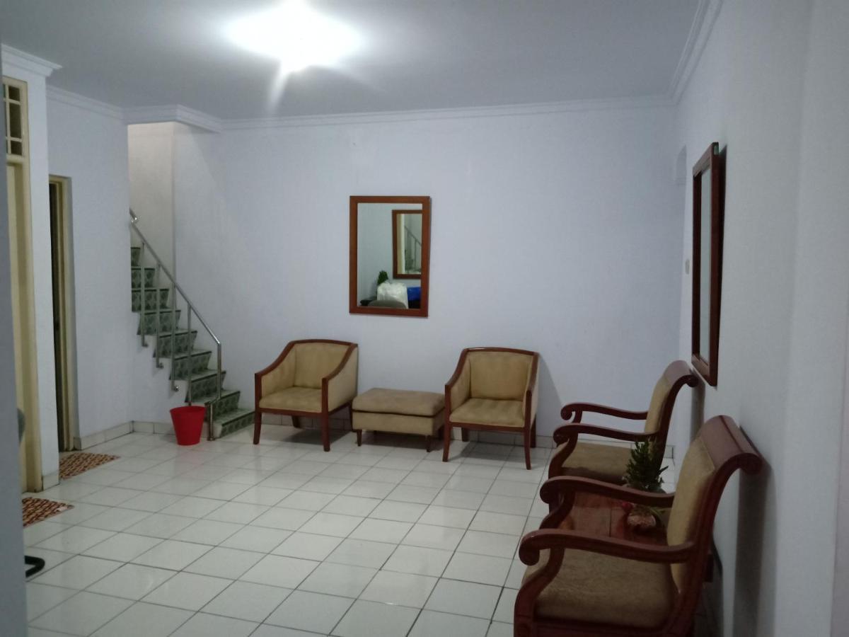 Reddoorz Hostel @ Feliz Noche Cengkareng Джакарта Экстерьер фото