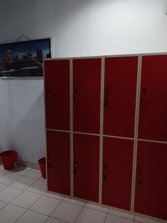 Reddoorz Hostel @ Feliz Noche Cengkareng Джакарта Экстерьер фото