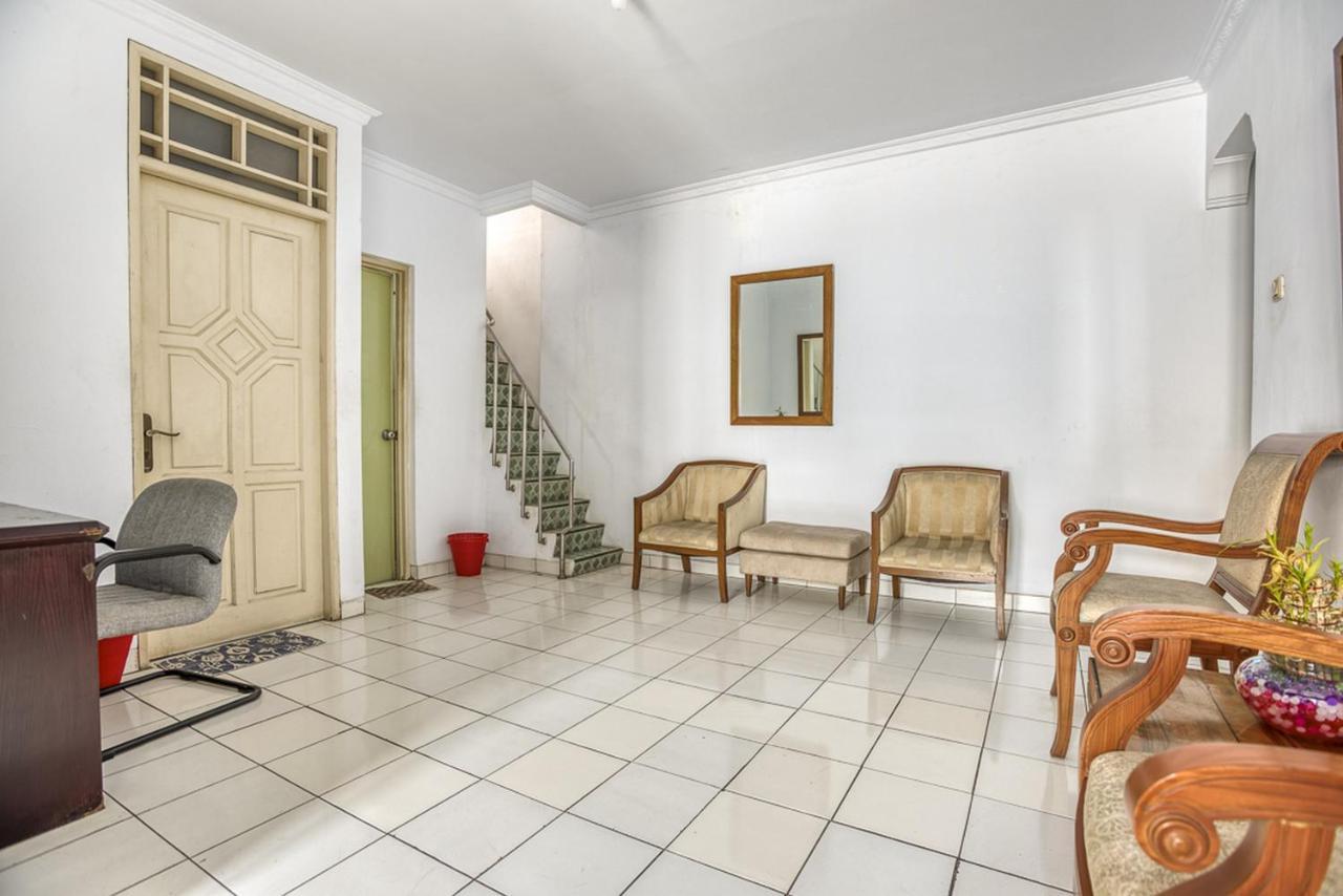 Reddoorz Hostel @ Feliz Noche Cengkareng Джакарта Экстерьер фото