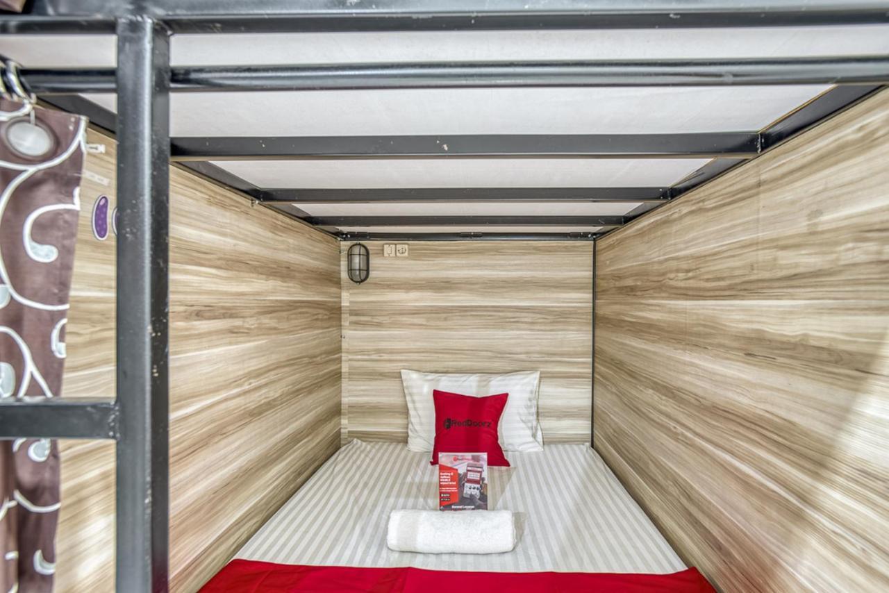 Reddoorz Hostel @ Feliz Noche Cengkareng Джакарта Экстерьер фото