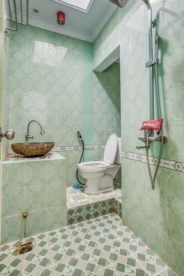 Reddoorz Hostel @ Feliz Noche Cengkareng Джакарта Экстерьер фото