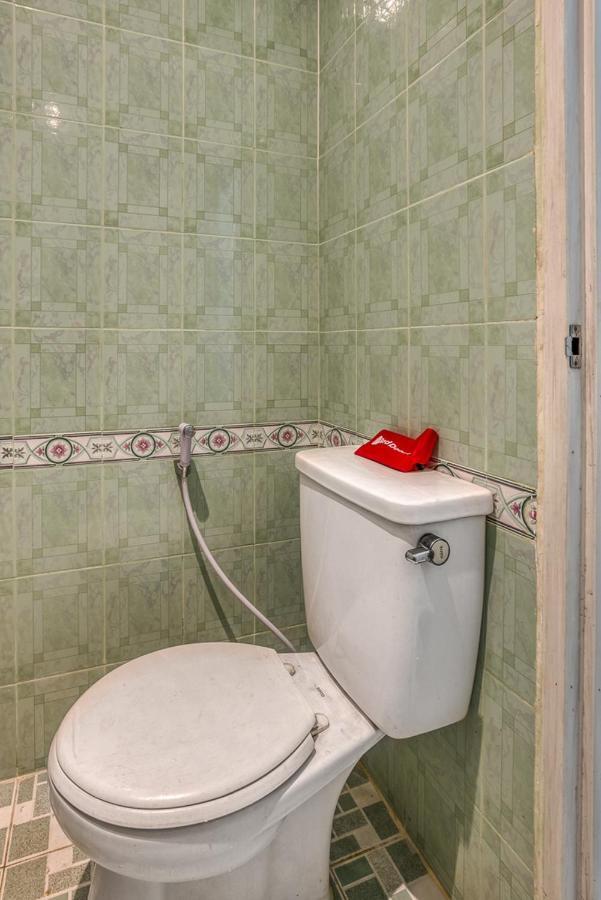 Reddoorz Hostel @ Feliz Noche Cengkareng Джакарта Экстерьер фото